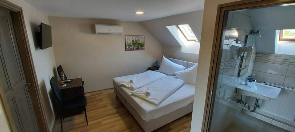 Soerpatika Vendeghaz Hotell Badacsonytomaj Rum bild